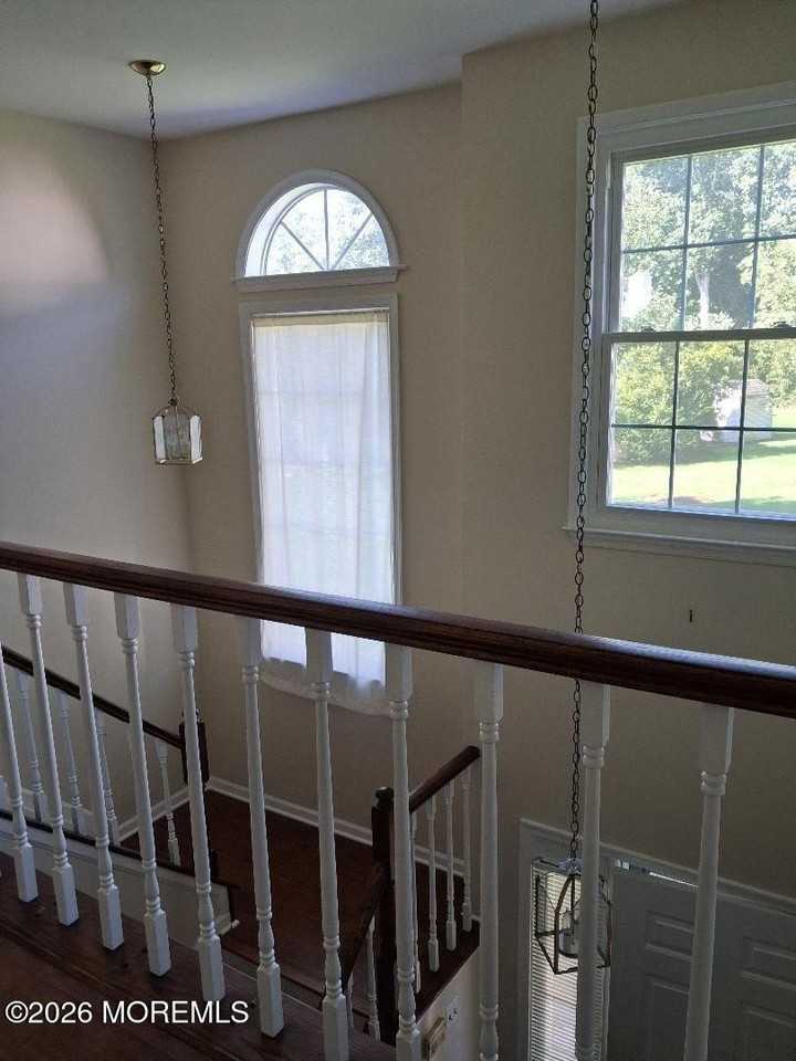 287 Elmwood Ct - Photo 3 of 8