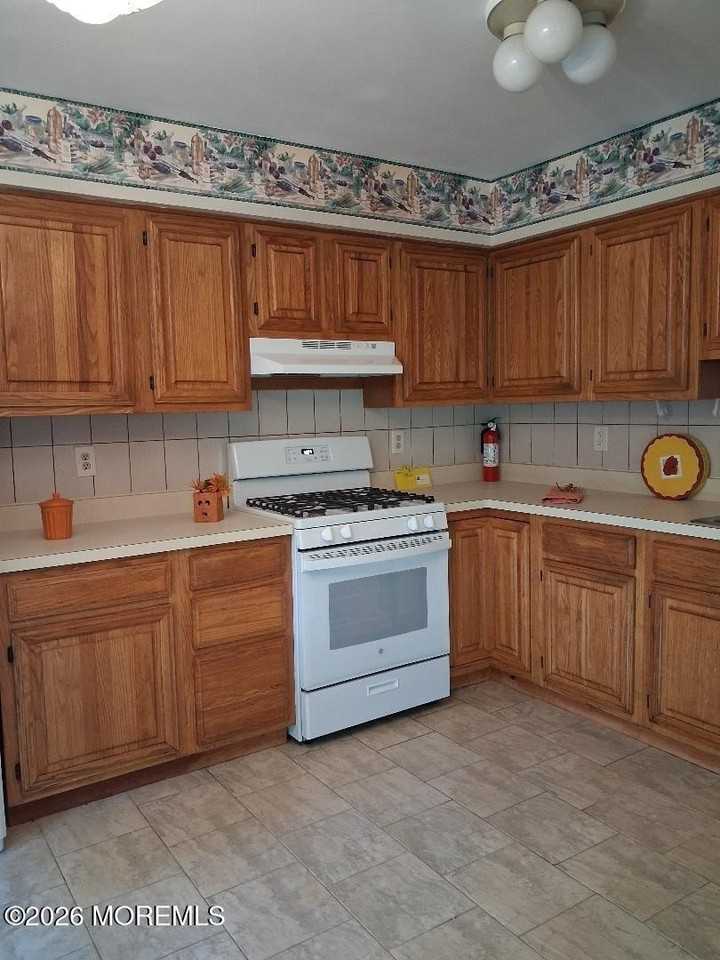 287 Elmwood Ct - Photo 4 of 8