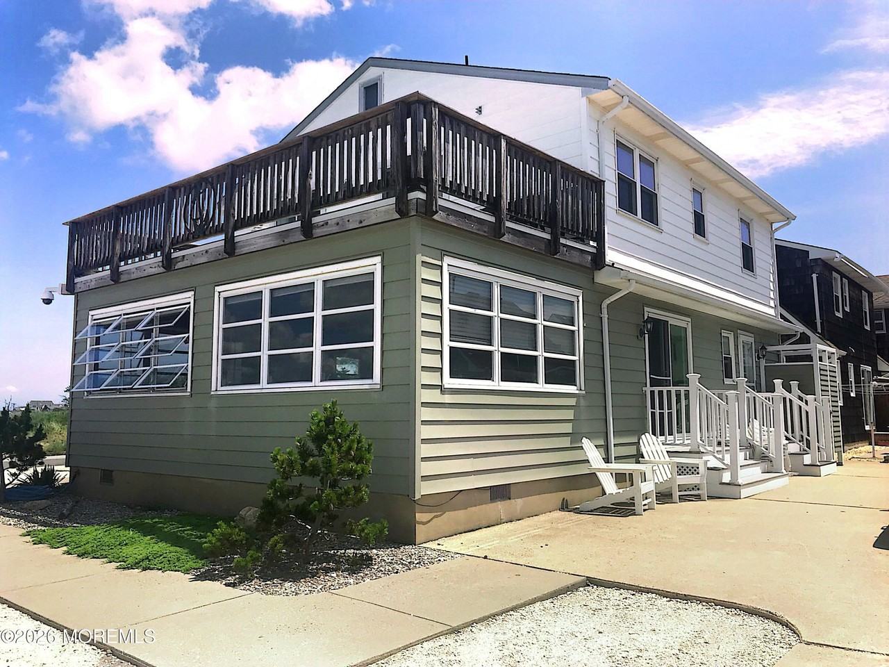331 Roberts Ave - Photo 2 of 27