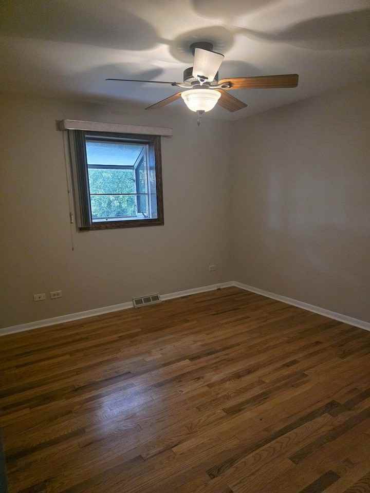 670 Anita Ave - Photo 5 of 11