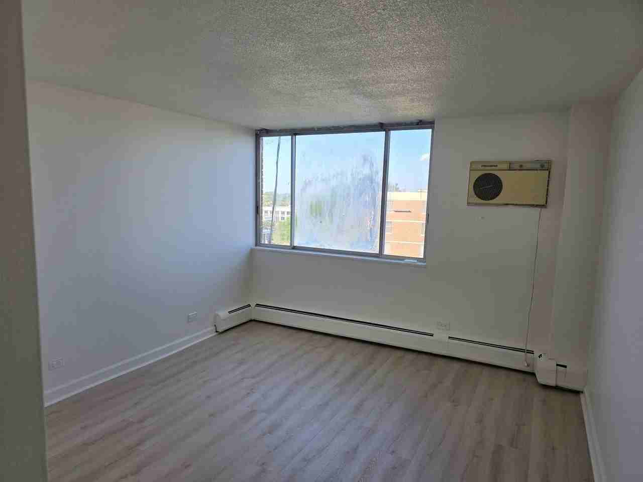 2201 S Stewart Ave #6H - Photo 6 of 11