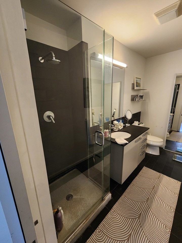 550 N Saint Clair St #1103 - Photo 5 of 19