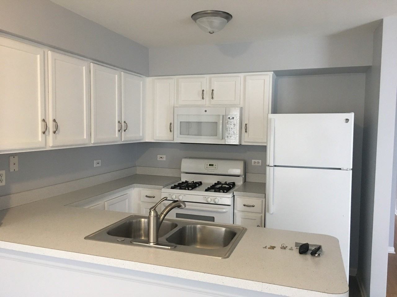 1770 Middlebury Dr - Photo 4 of 10