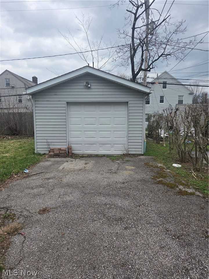 3609 Normandy Rd - Photo 3 of 16