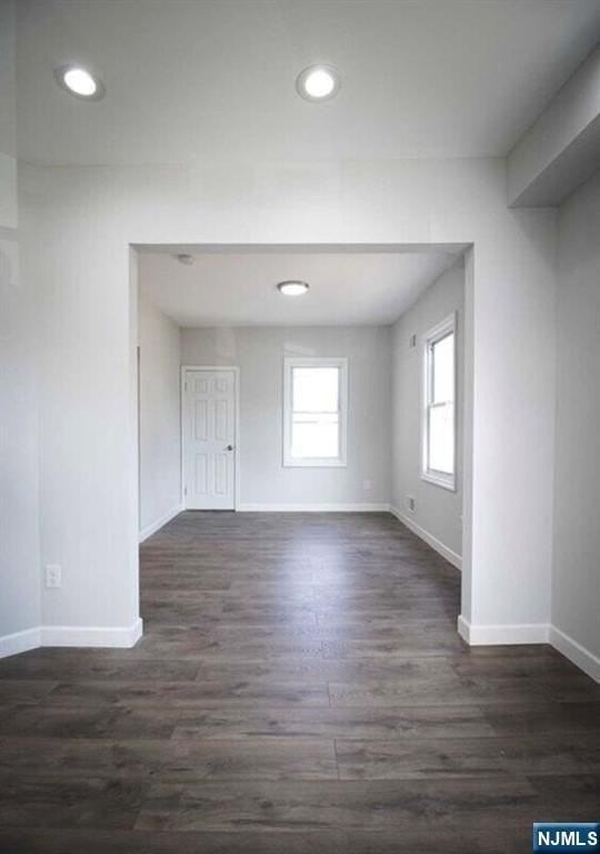 81 Dewey St - Photo 6 of 9