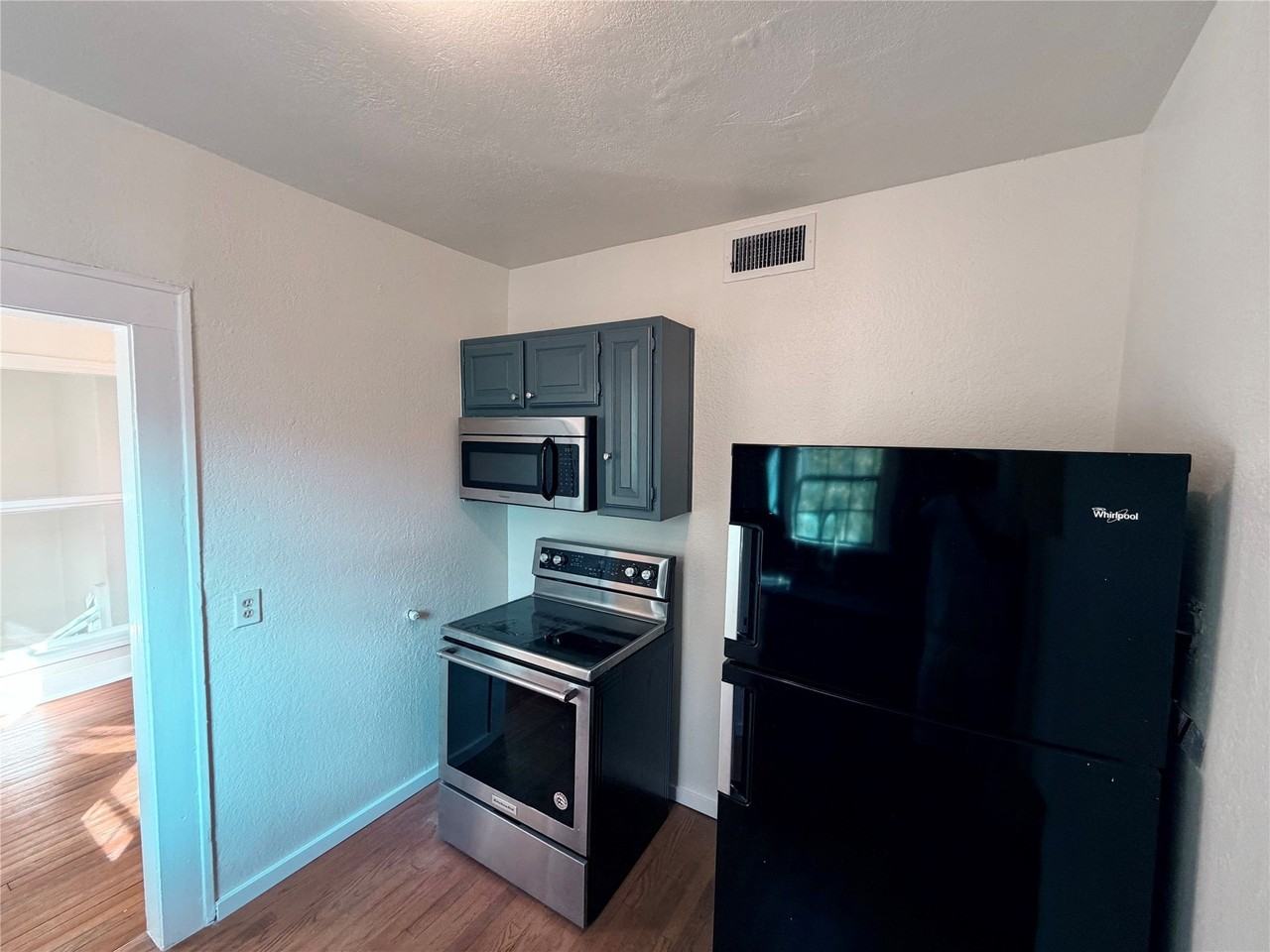 4039 Roswell St - Photo 7 of 27