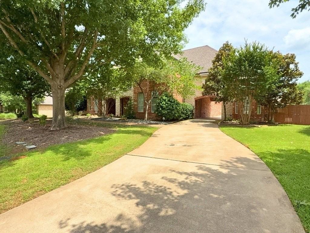 1205 Golden Gate Dr - Photo 3 of 40