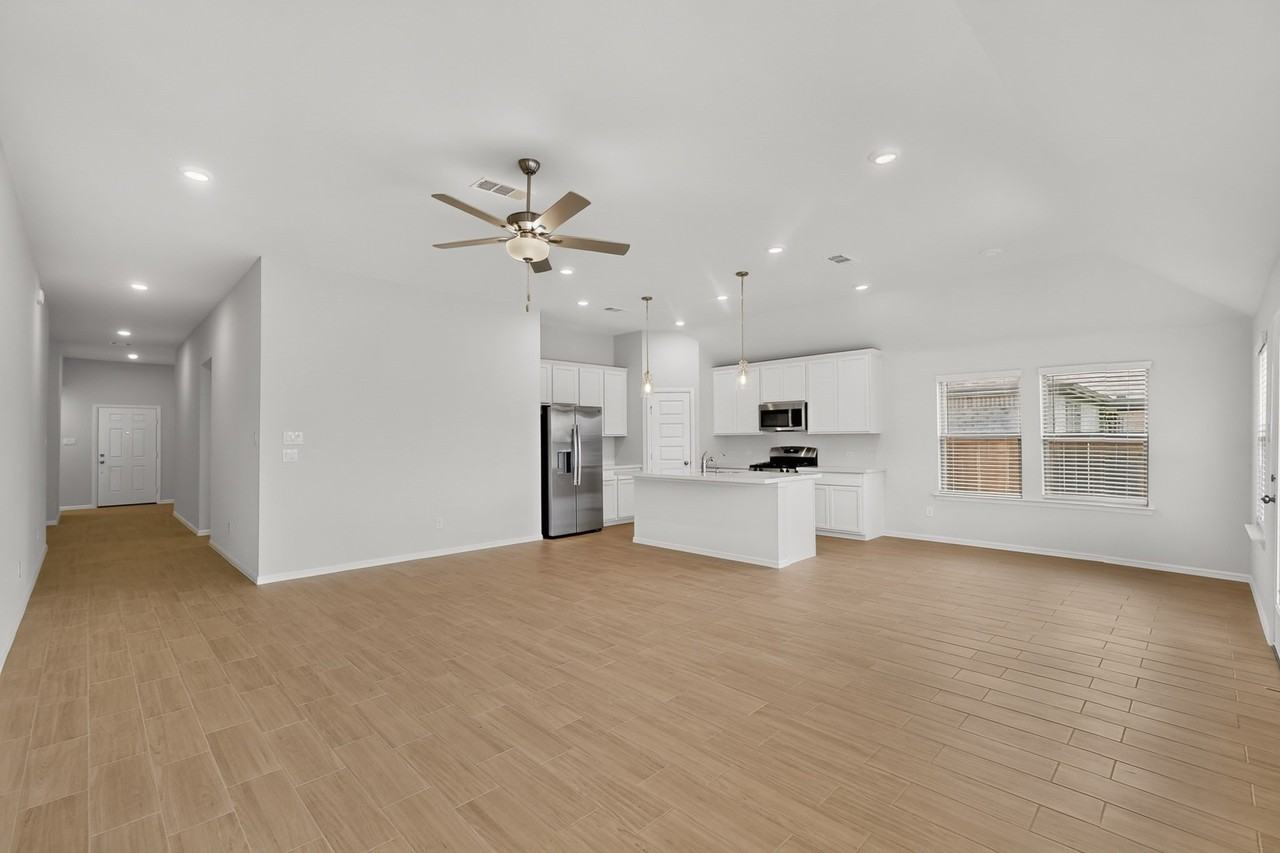 13052 Sandstone St - Photo 5 of 40