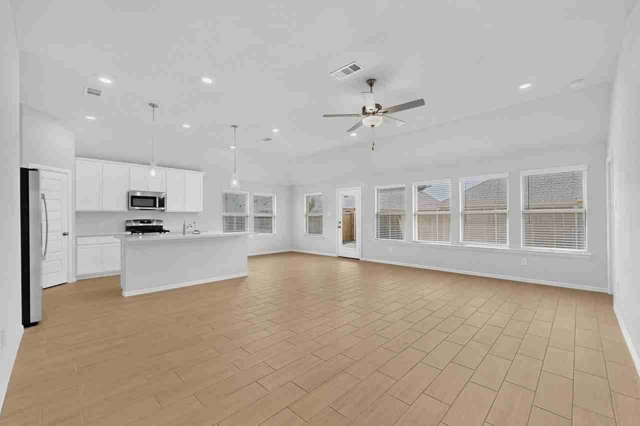 13052 Sandstone St - Photo 6 of 40