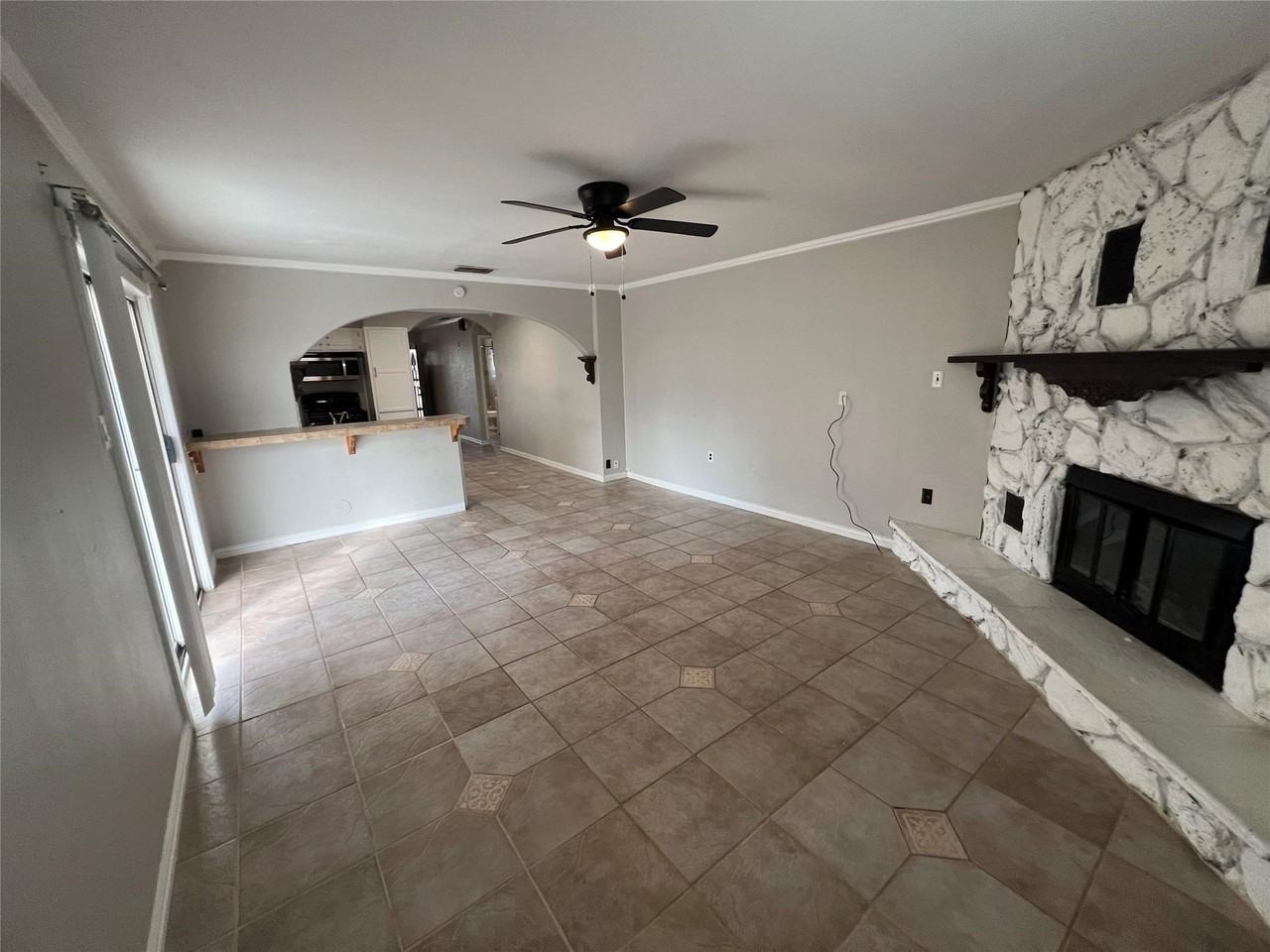 817 W Barron Ave - Photo 2 of 19