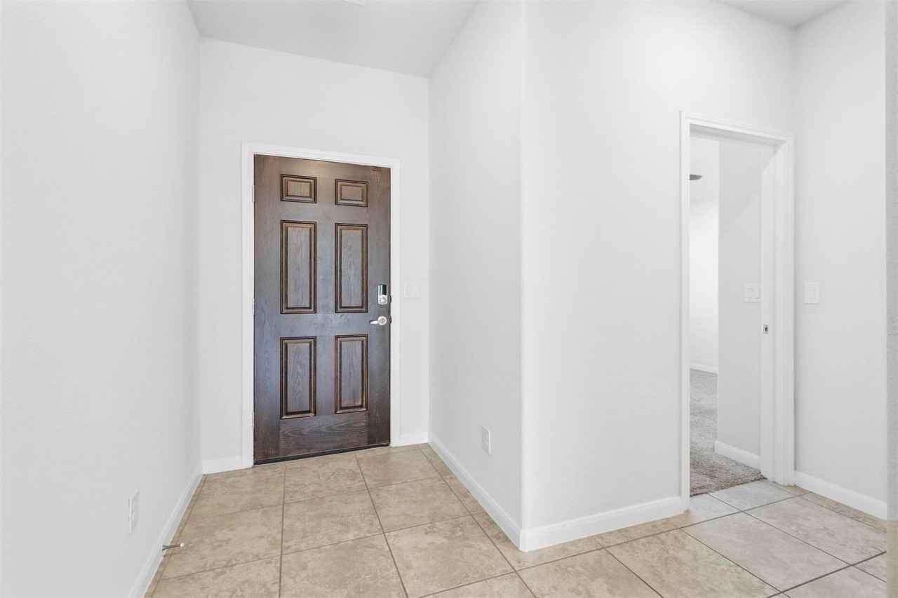 1105 Faringdon Dr - Photo 3 of 17