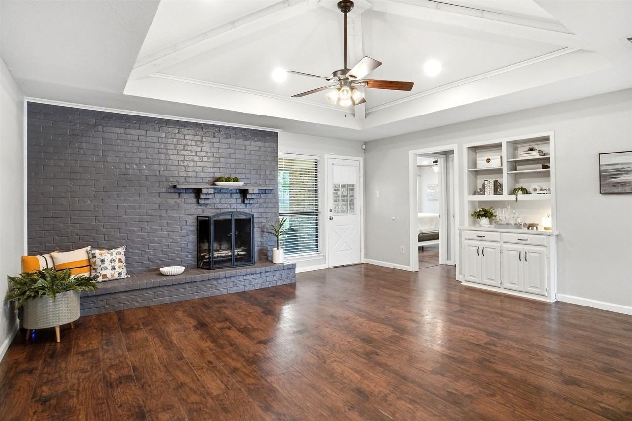 908 Santa Fe Trl - Photo 2 of 18