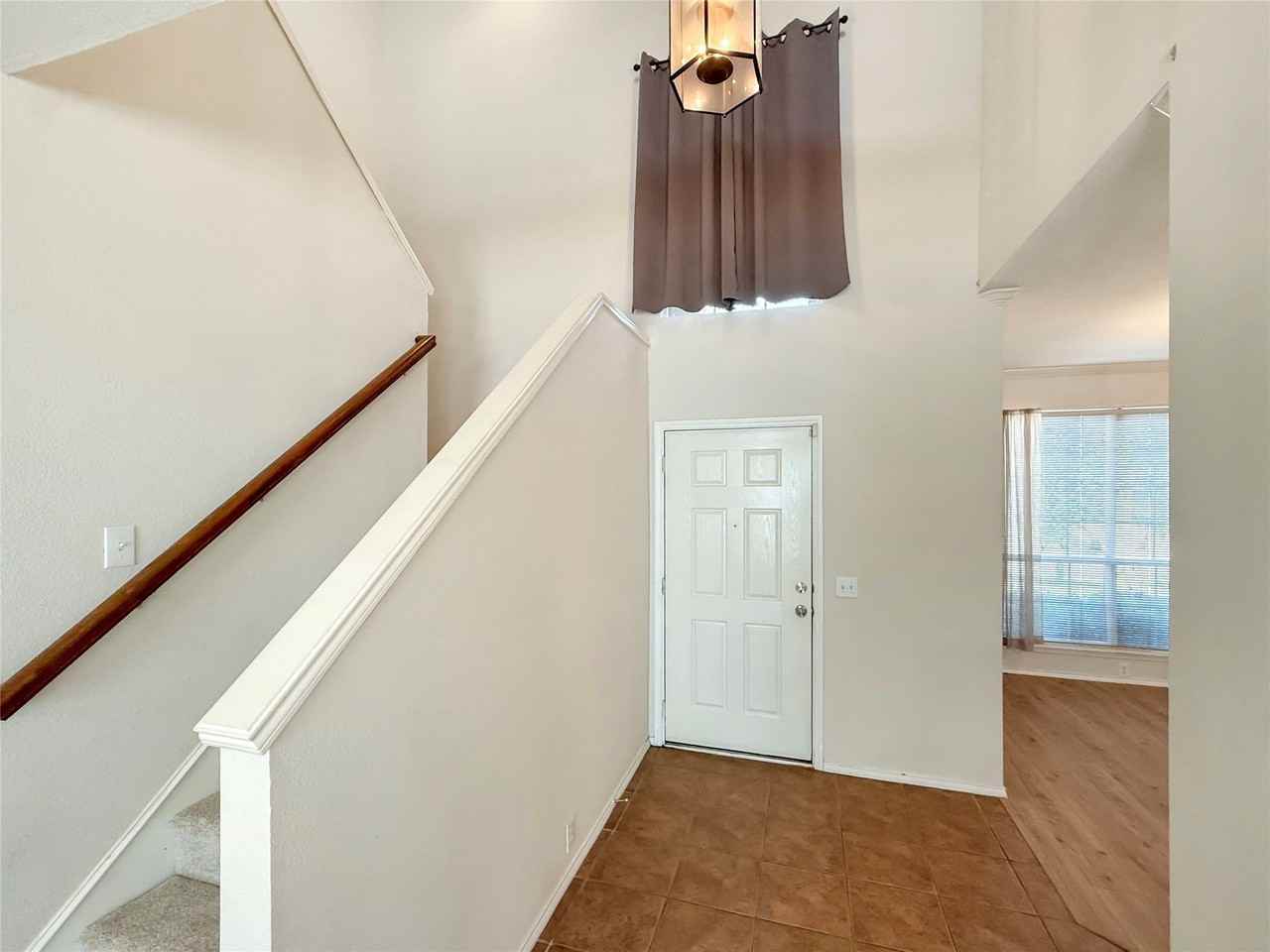 1740 Hidden Brook Dr - Photo 4 of 30