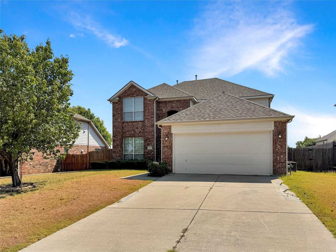 1740 Hidden Brook Dr - Photo 3 of 30