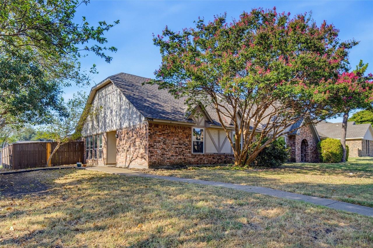 1708 Treehouse Ln - Photo 2 of 37