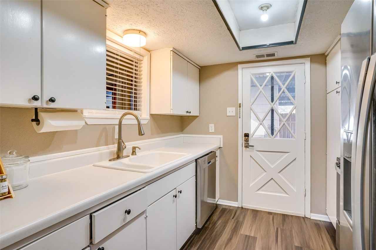 42 W Creek Ln #3 - Photo 7 of 22