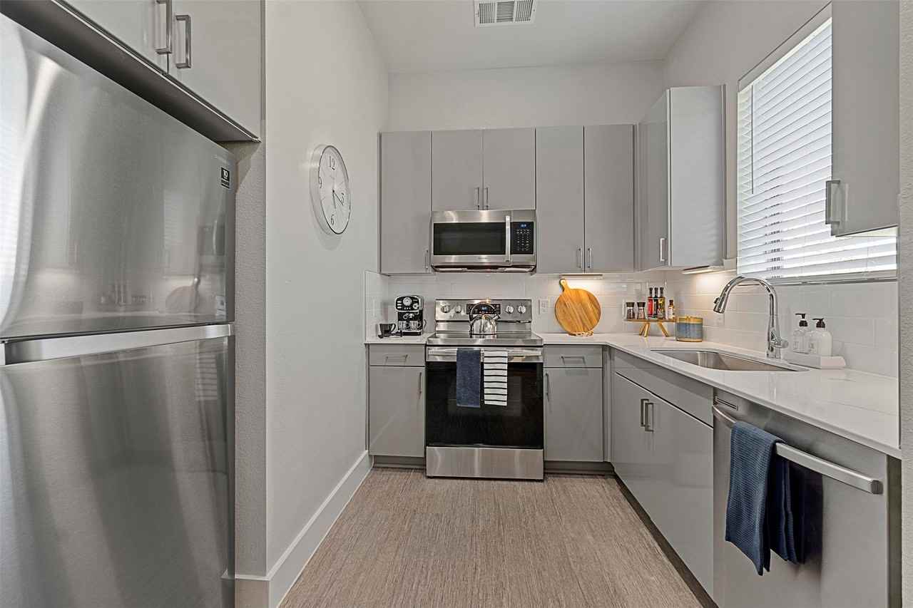 3935 Bungalow Ln - Photo 2 of 29