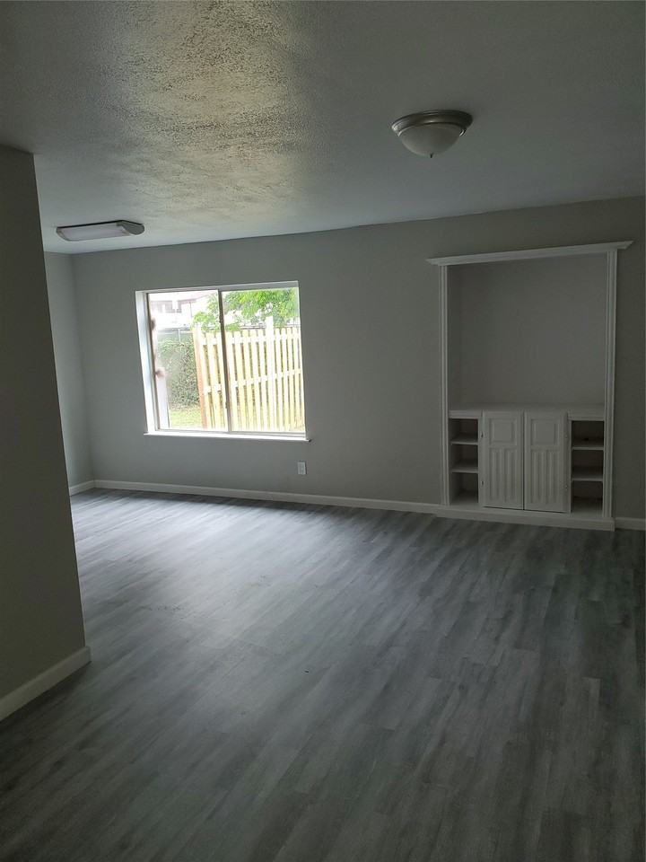 6754 Trail Lake Dr #B - Photo 3 of 17