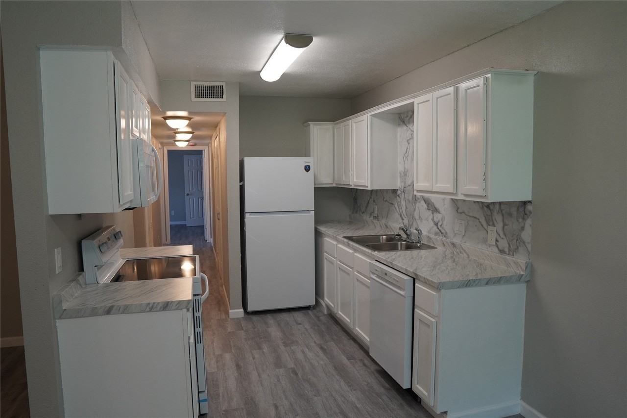 6754 Trail Lake Dr #B - Photo 5 of 17