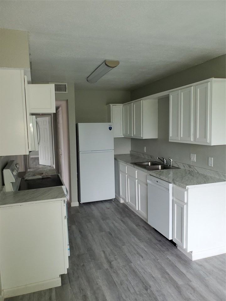 6754 Trail Lake Dr #B - Photo 7 of 17