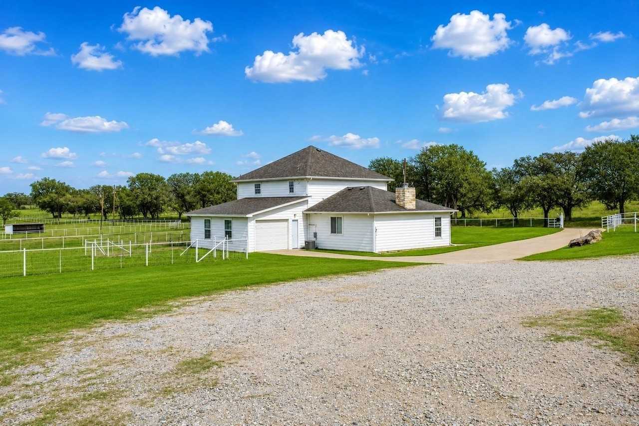 470 County Road 3198 - Photo 3 of 17