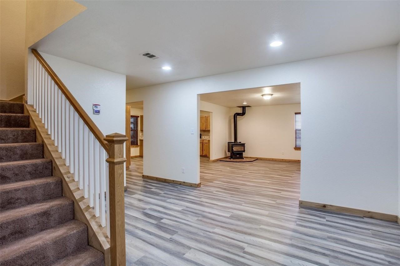 470 County Road 3198 - Photo 4 of 17