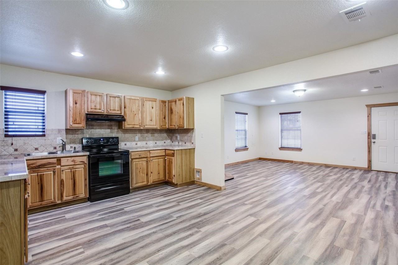 470 County Road 3198 - Photo 6 of 17