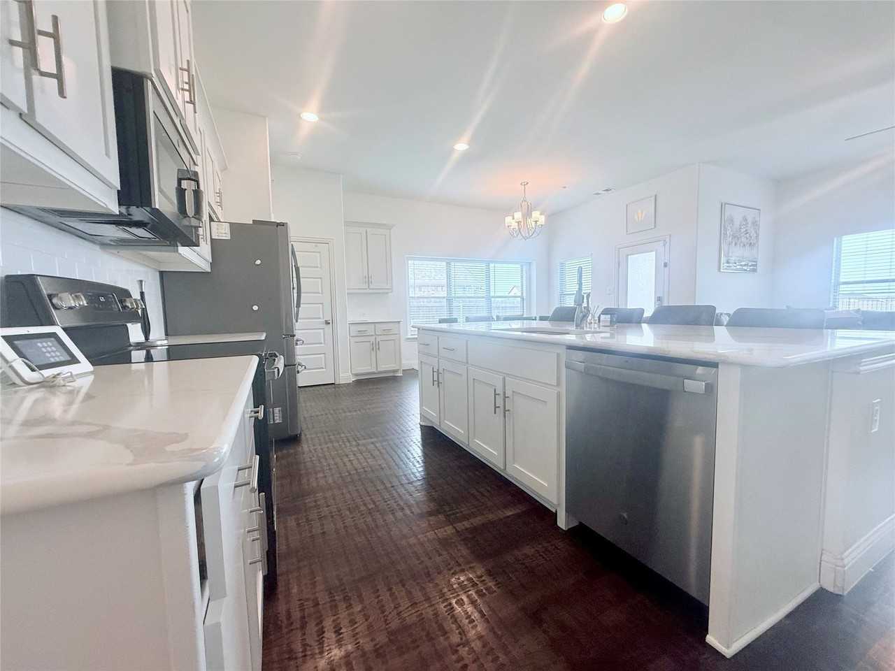 2080 Abela Dr - Photo 5 of 26
