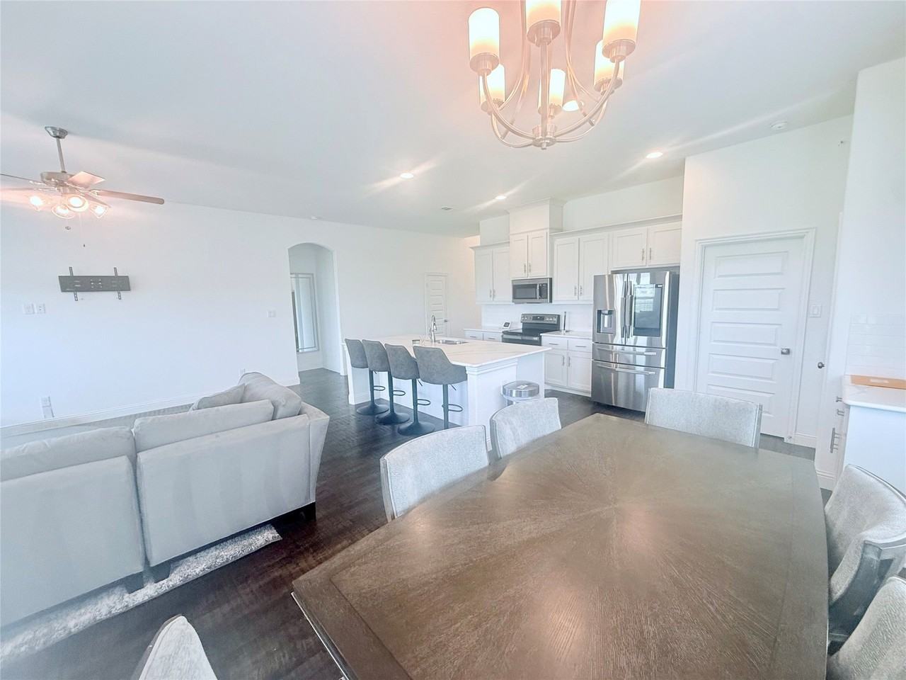 2080 Abela Dr - Photo 6 of 26
