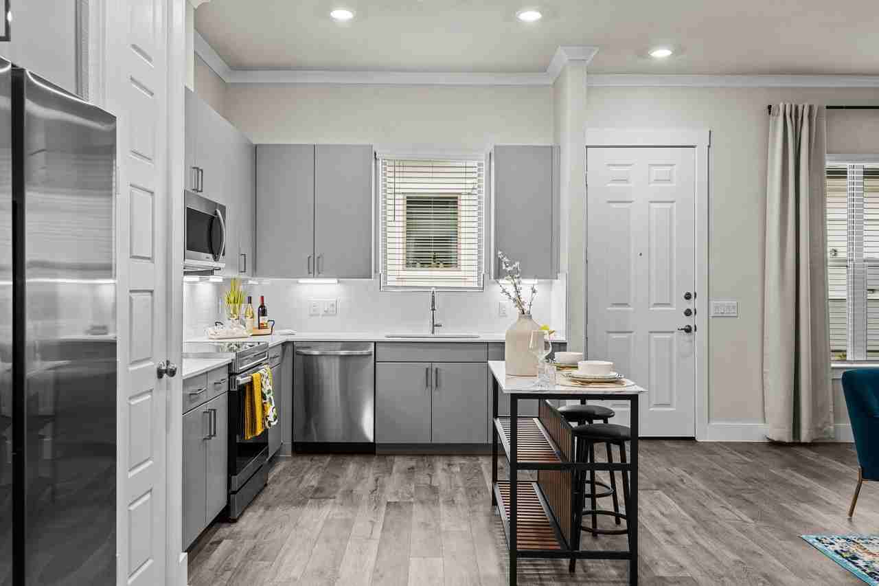 3292 Ganzer Rd W #1111B - Photo 7 of 37