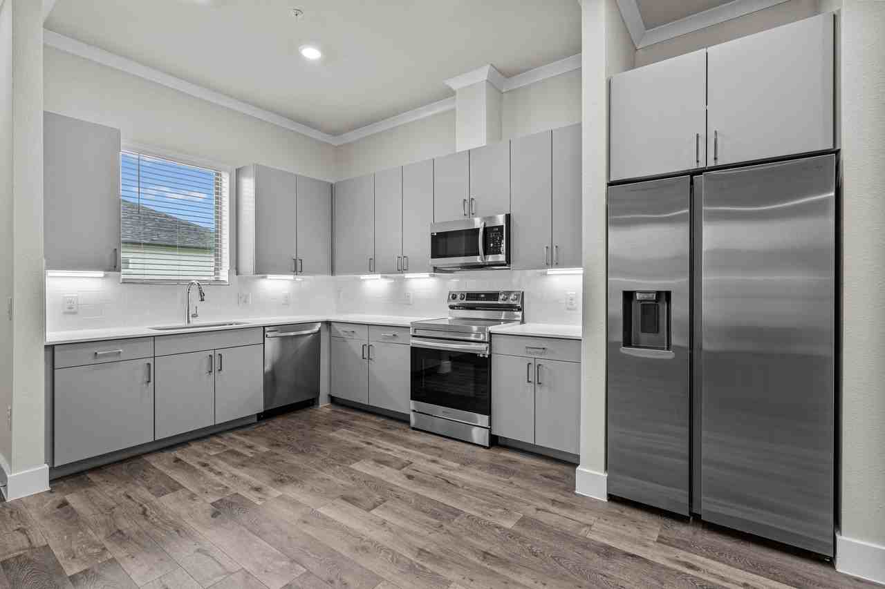 3293 Ganzer Rd W #809A - Photo 7 of 40