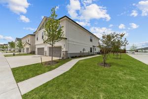 featured image of 829 Ebony Dr