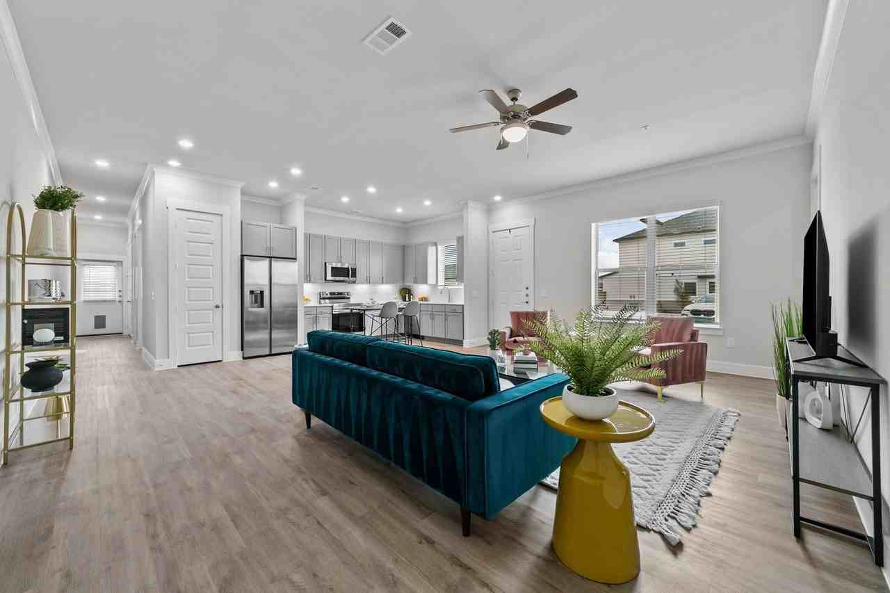 829 Ebony Dr - Photo 2 of 36