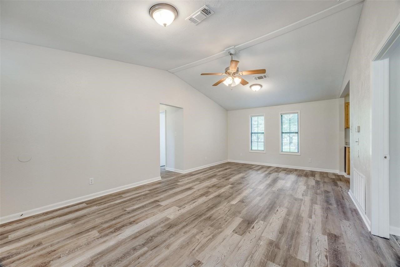 1509 Mitchell Dr - Photo 3 of 14