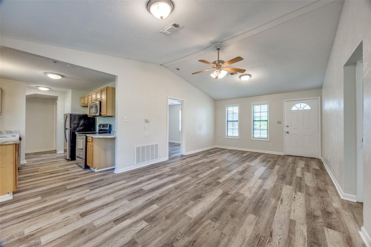 1509 Mitchell Dr - Photo 4 of 14