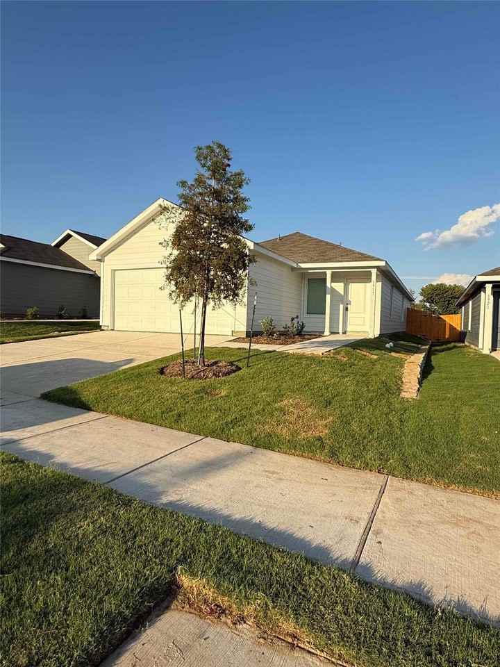 3917 Superior Pl - Photo 2 of 11