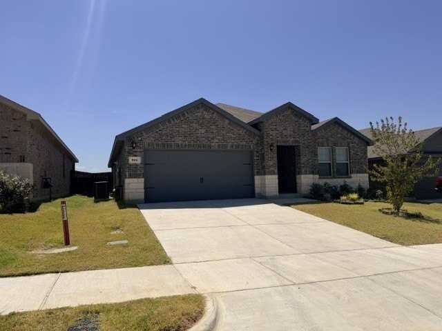 914 Jett Dr - Photo 2 of 25