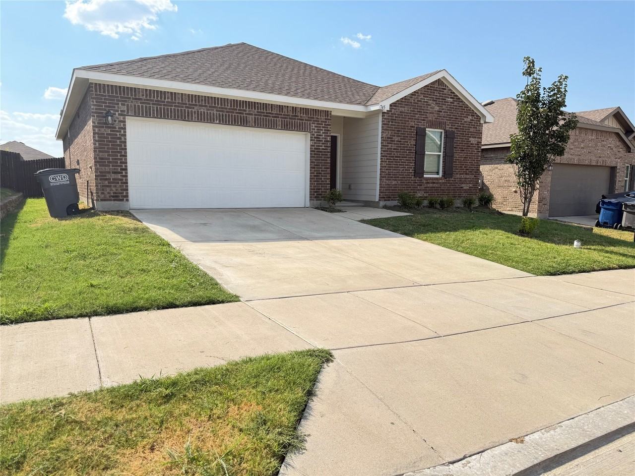 745 Richmond Dr - Photo 2 of 21