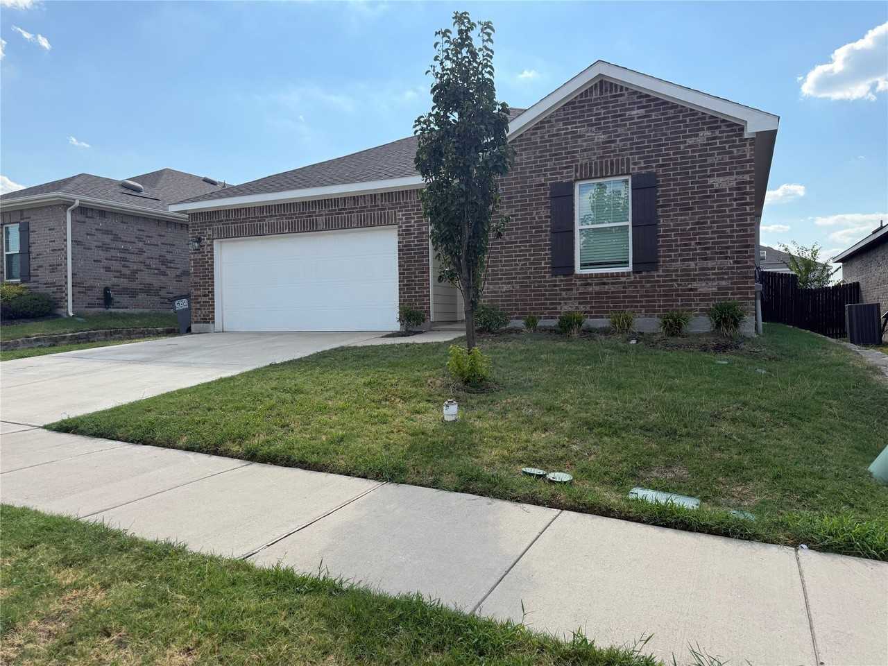 745 Richmond Dr - Photo 3 of 21