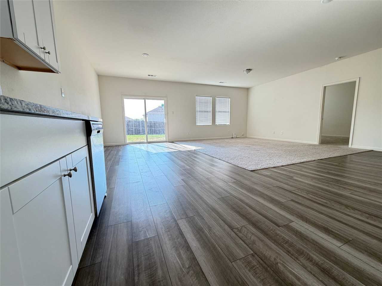 745 Richmond Dr - Photo 5 of 21
