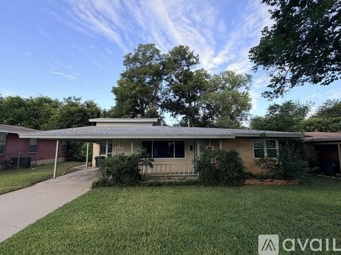 4925 Lubbock Ave - Photo 2 of 13