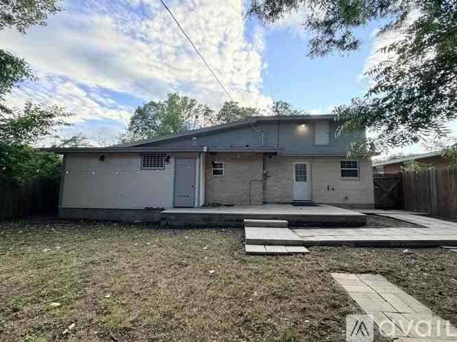 4925 Lubbock Ave - Photo 3 of 13