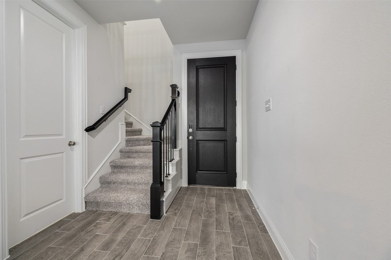 1067 Mj Brown St - Photo 4 of 20