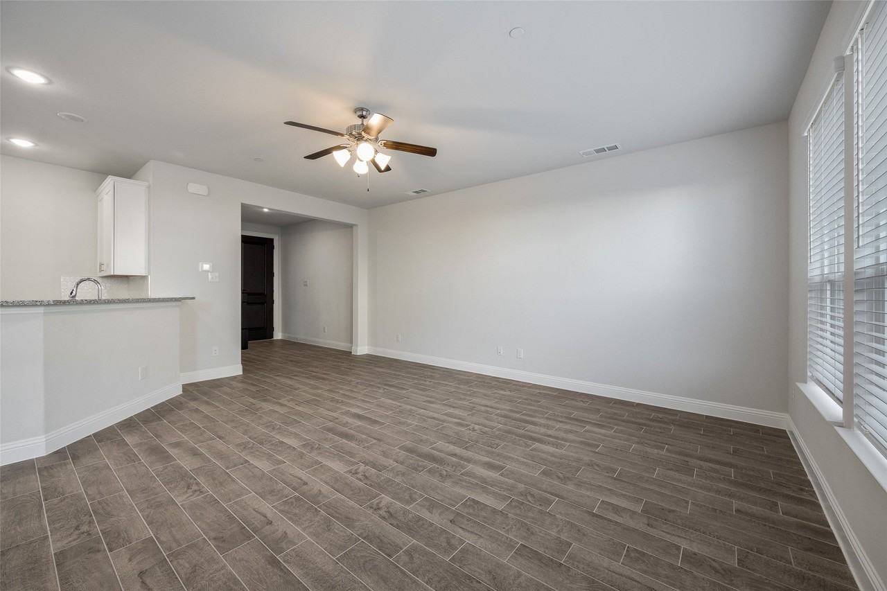 1067 Mj Brown St - Photo 6 of 20