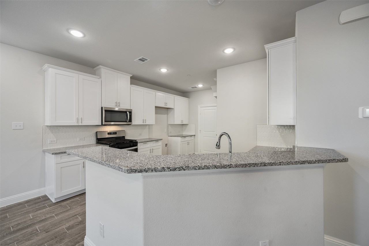 1067 Mj Brown St - Photo 7 of 20