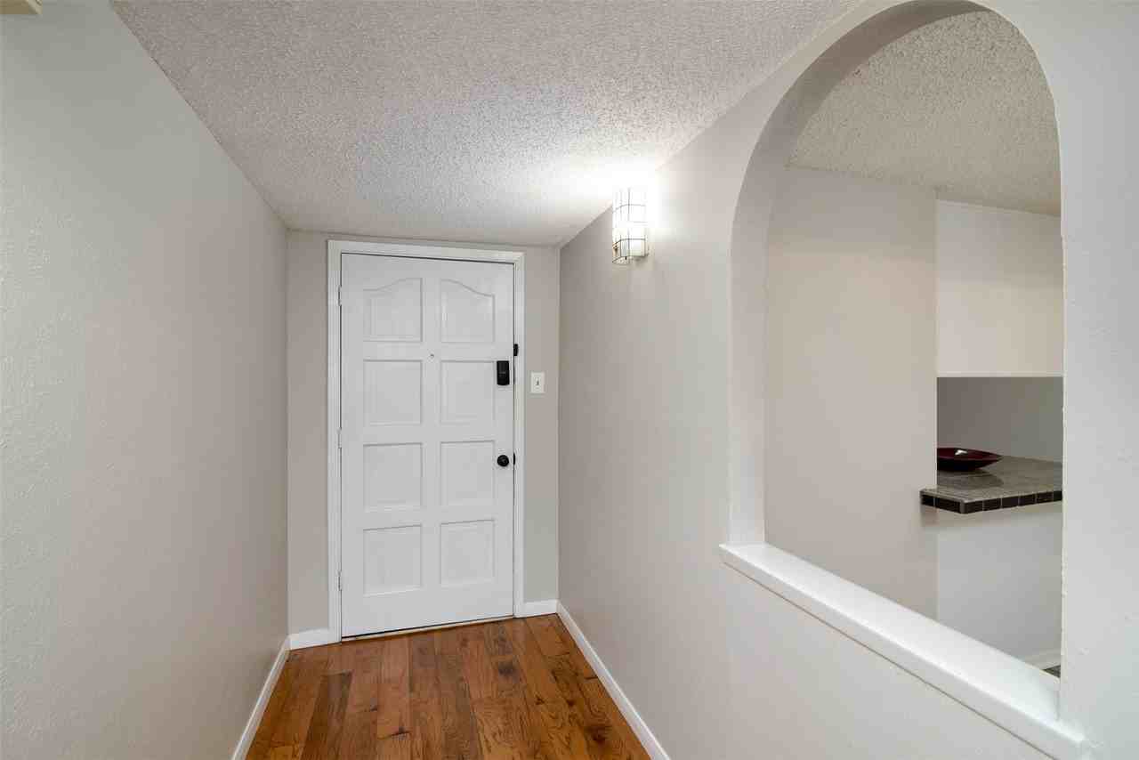 2937 Carnaby Ln - Photo 4 of 29