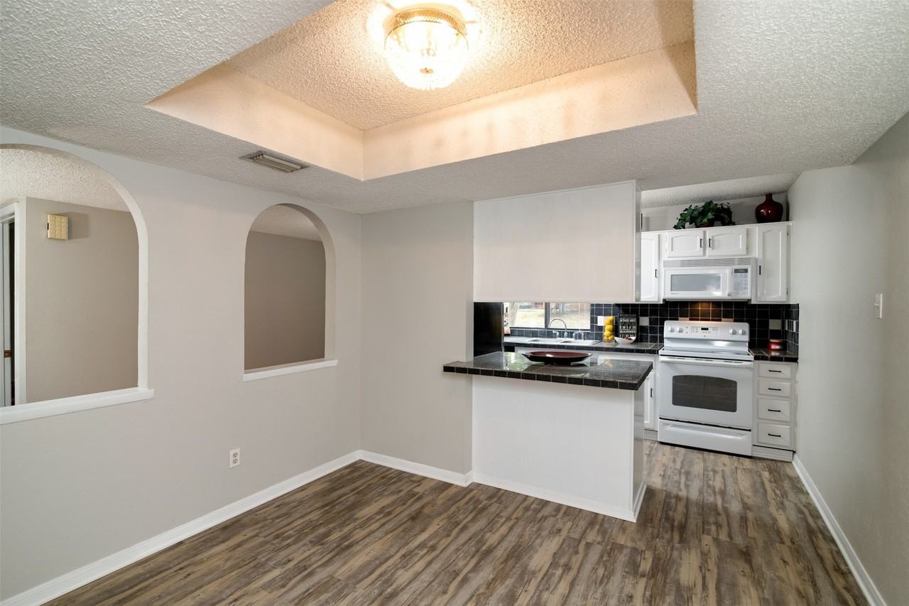 2937 Carnaby Ln - Photo 5 of 29