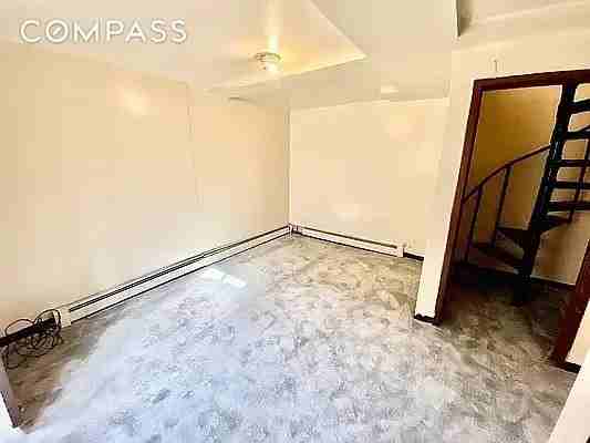 223 9th St #1F - Photo 5 of 8