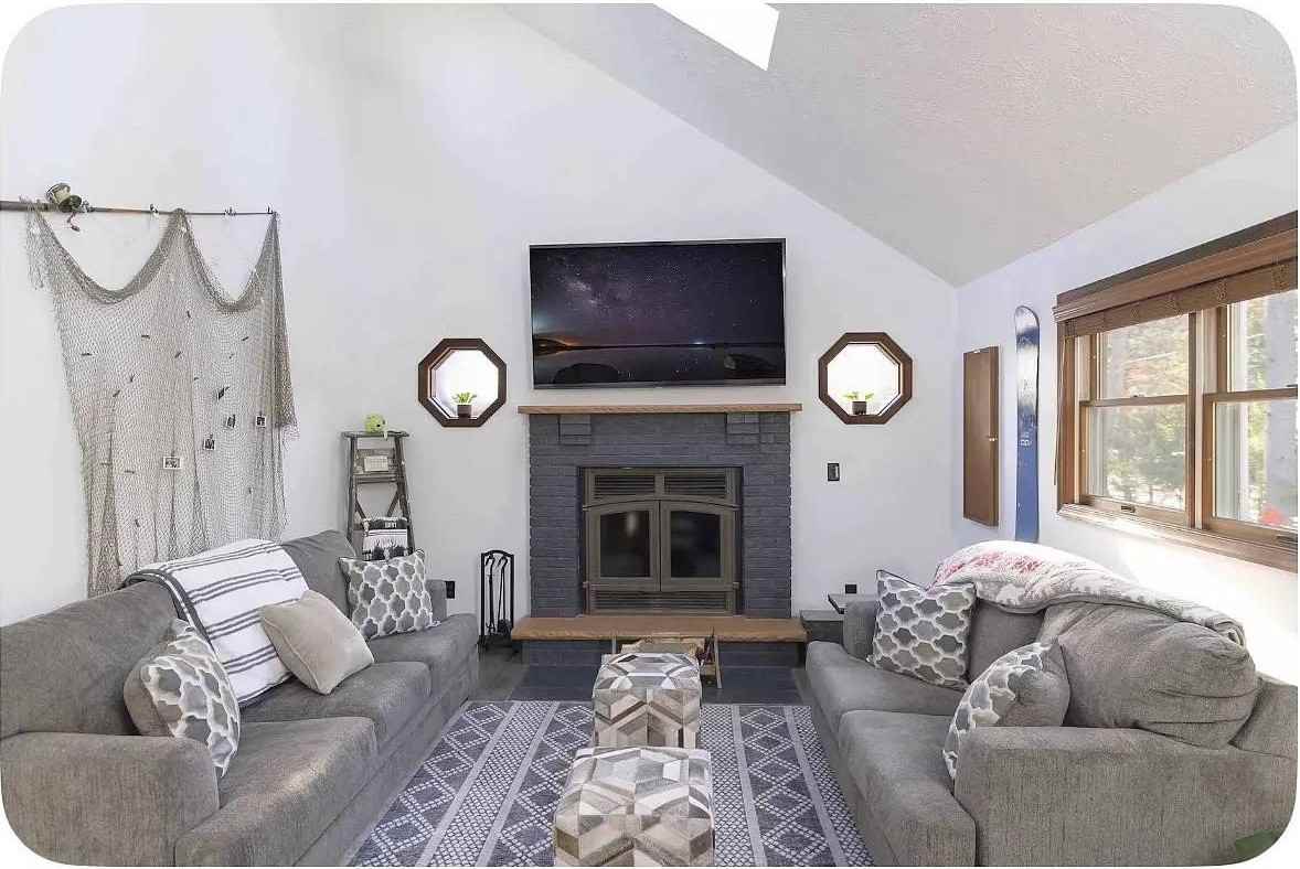 1188 Alpine Dr - Photo 2 of 9