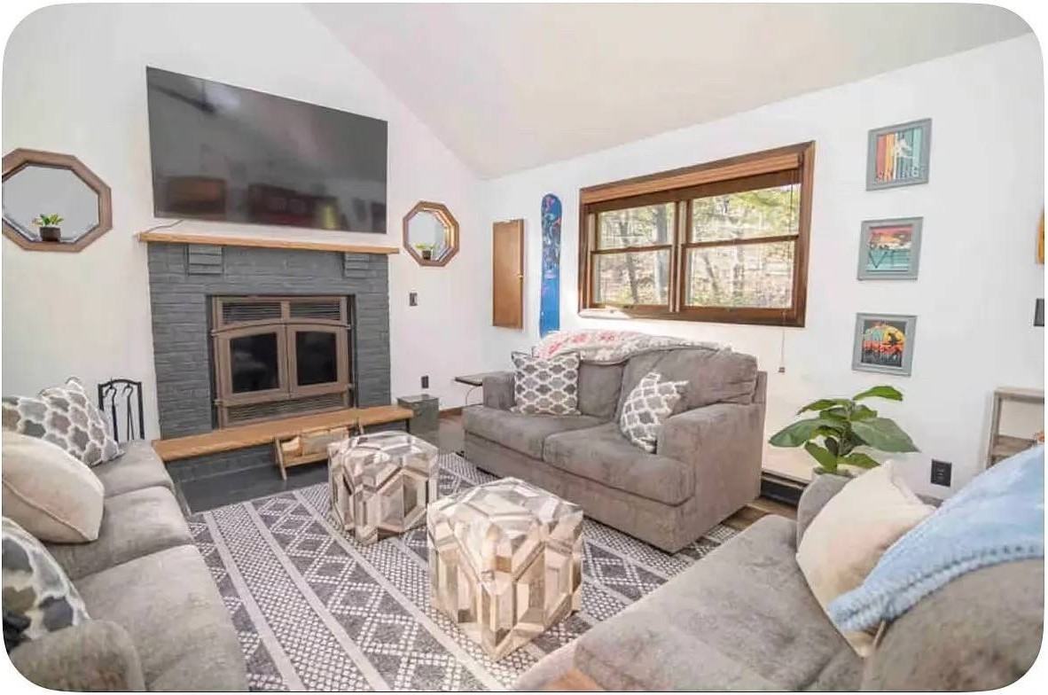 1188 Alpine Dr - Photo 3 of 9